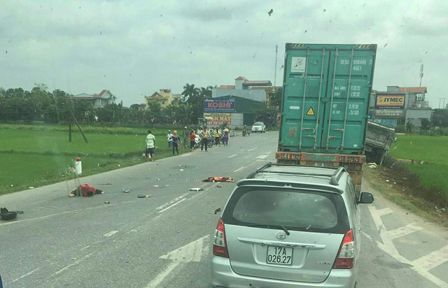 Va chạm xe tải, hai mẹ con chết thảm tại chỗ
