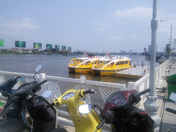 nhin-t-ben-bach-ng-buyt-song-rat-noi-bat_yrwn