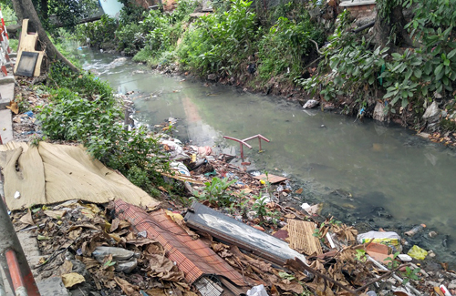 Lắp camera tìm người xả thải gây nghẽn dòng chảy s