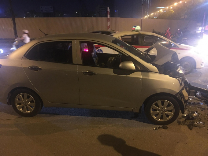 Tông xe máy, xe con bỏ chạy thì đâm vào xe tải vỡ 