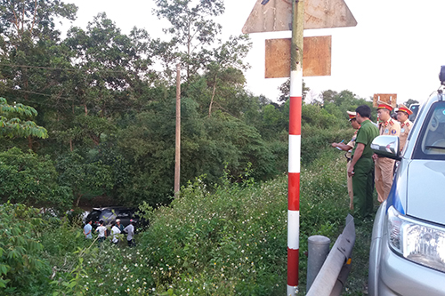 Tài xế không có bằng lái, vượt ba chốt cảnh sát rồ