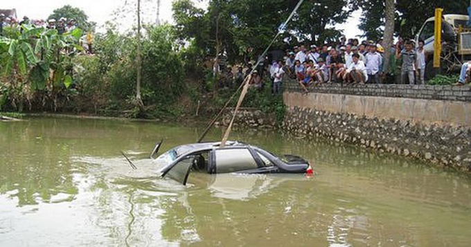 photo1529828529707-15298285297071853990396