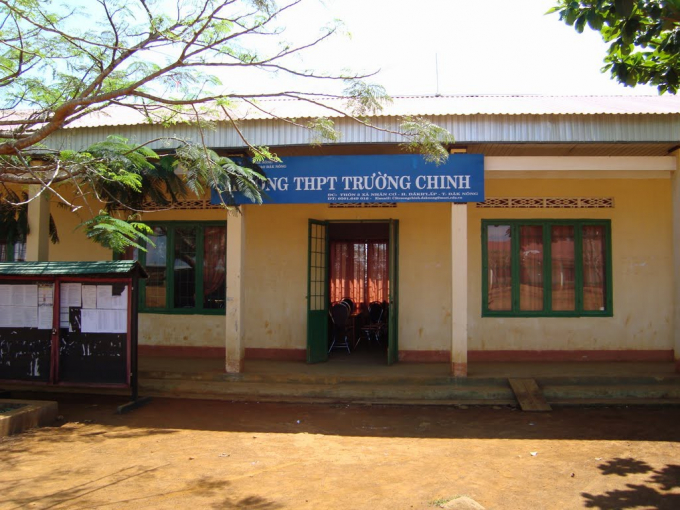 2 Mẹ mất ngay trước cổng trường thi, nhà trường gi