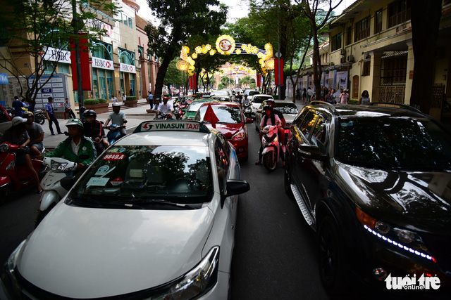 Từ 1-8, triển khai thu phí đậu xe tại hơn