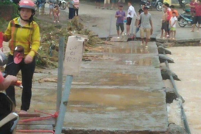 Lợi dụng mưa lũ, nhóm thanh niên bản lập chốt thu 