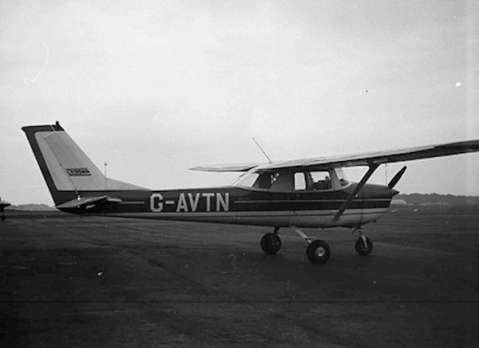 2 Bí ẩn người đàn ông cùng phi cơ riêng