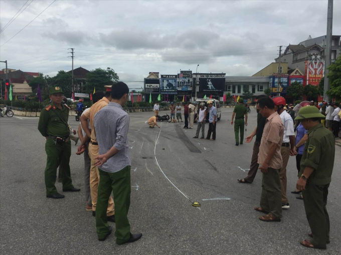 Bị cuốn vào xe đầu kéo, người đàn ông 