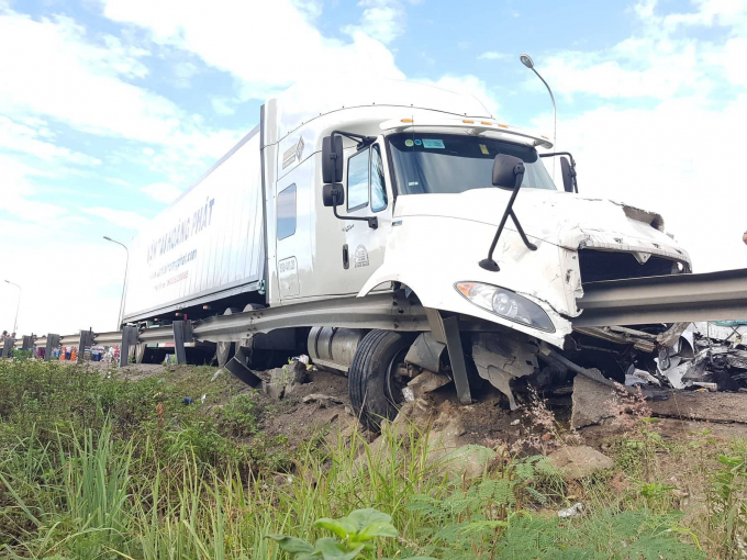 7 Cận cảnh hiện trường vụ TNGT thảm khốc khiến 13 