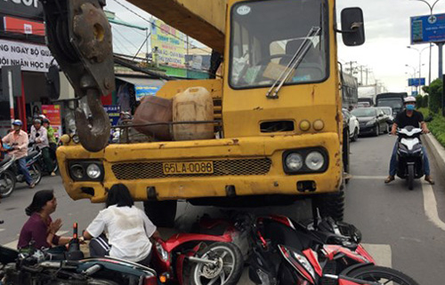 XE-BI-CUON-VAO-GAM-CHET-5990-1533214804