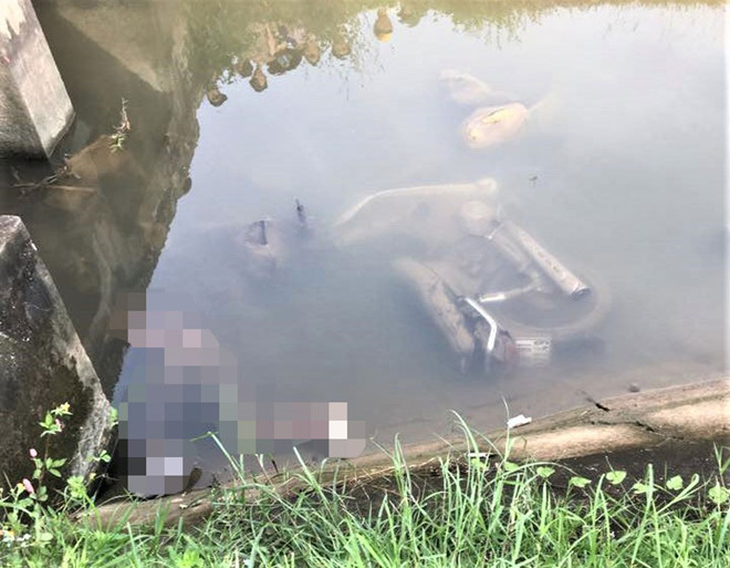 Phát hiện thi thể 2 nam thanh niên cùng xe 