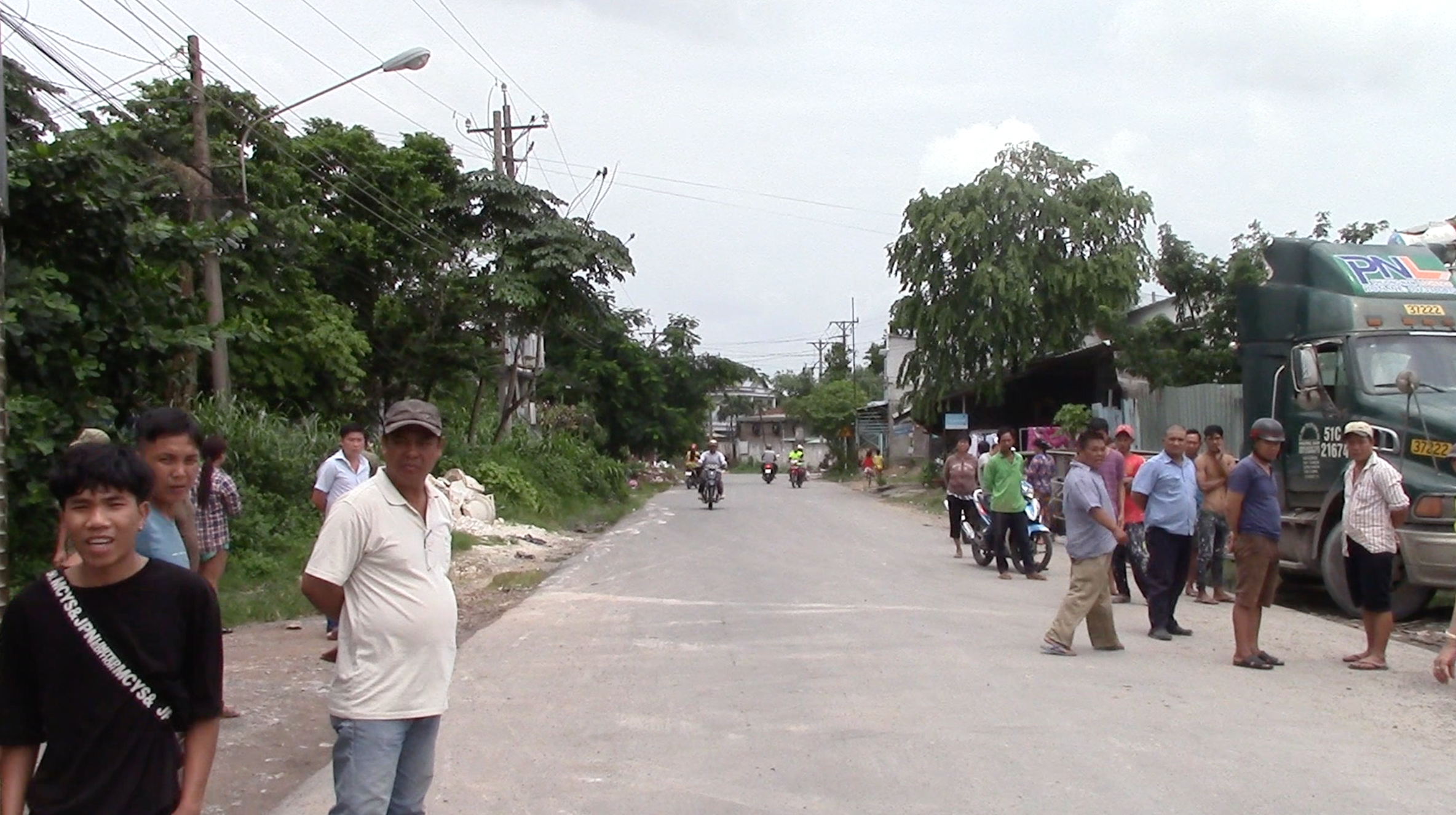 Nam thiếu niên 16 tuổi bị xe container tông tử von