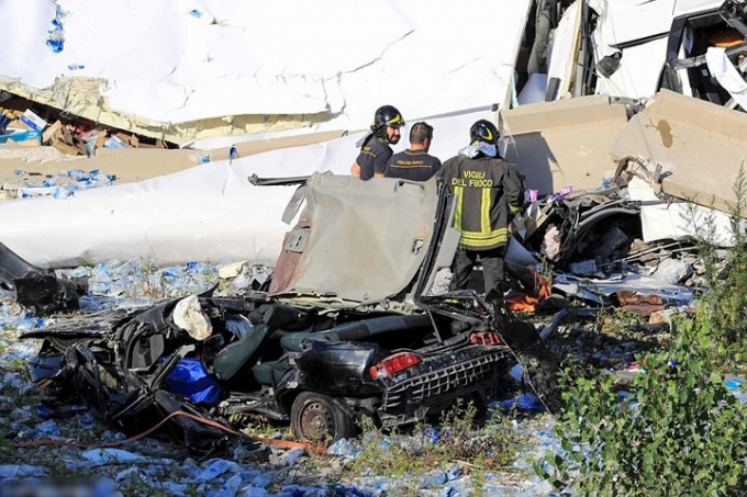 4 Sập cầu cao tốc ở Ý khiến gần 40 người thiệt mạn