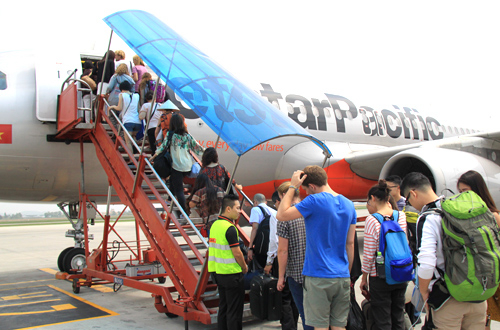 Khách nước ngoài quên 300 triệu đồng trên máy bay