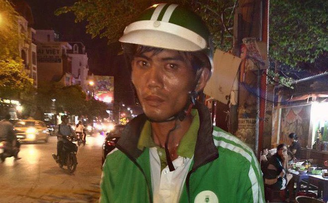 Đuổi theo cướp lấy lại được điện thoại, quay về ch