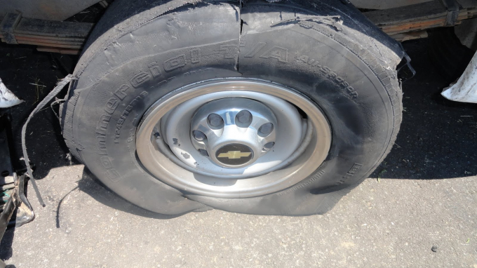 Nổ lốp ô tô gây tử vong và mối nguy hiểm cần phòng