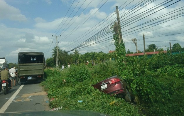 khoi-to-nguyen-thuong-uy-csgt-gay-tai-nan-khien-2-