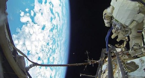 Hợp đồng đưa người lên vũ trụ giữa Ng