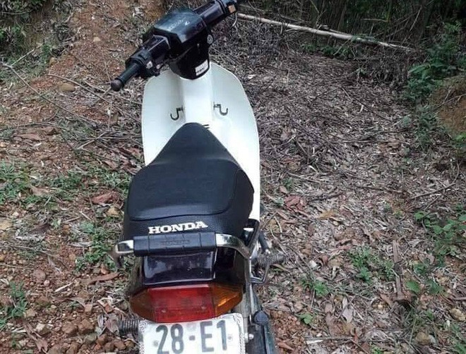 2 Phát hiện thi thể nam thanh niên trong tư thế qu