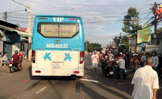 Qua đường mua đồ giúp mẹ, bé gái 5 tuổi bị xe cán 