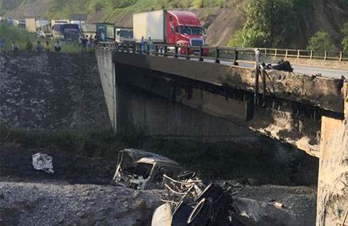 Xây cầu tạm trên cao tốc Nội Bài-Lào Cai sau vụ xe