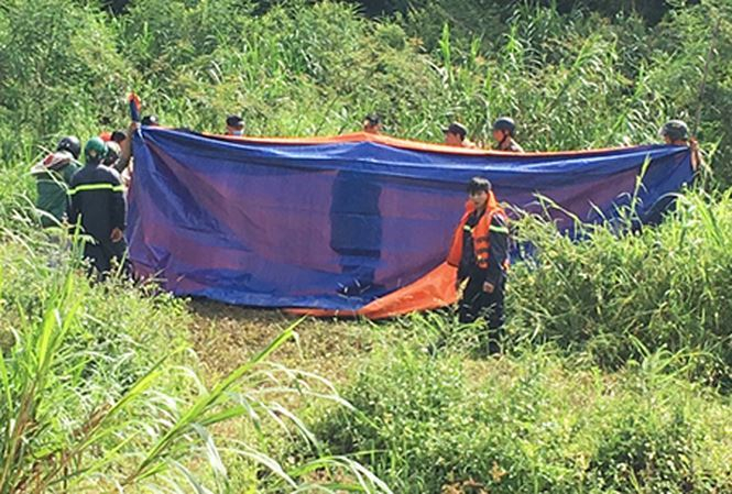 Cố cứu xe máy, người đàn ông bị nước cuốn trôi tử 