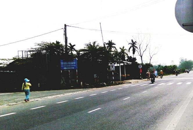 Bảo vệ chợ ven quốc lộ bị xe khách tông chết