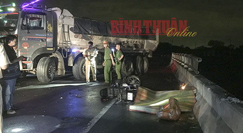 Đi thăm con dâu sắp sinh, 2 vợ chồng gặp tai nạn t