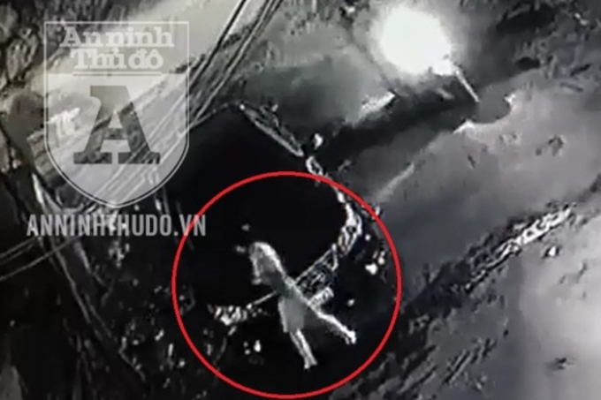 Đi sai chiều, còn lén trả thù bằng cách… 