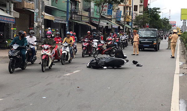 Trung úy quân đội bị tài xế ô tô cán tử vong rồi b