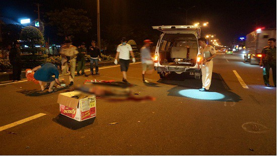 Tông vào dải phân cách, nam thanh niên tử vong khi