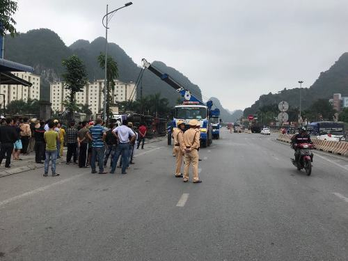 Xe container gây tai nạn liên hoàn trên quốc lộ, m