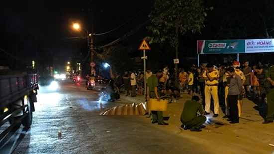 Truy tìm xe ô tô cán chết người rồi bỏ chạy trong 