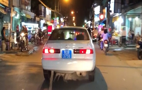 2443_tam-giu-oto-bien-xanh-80b-gia-hu-coi-inh-oi-d