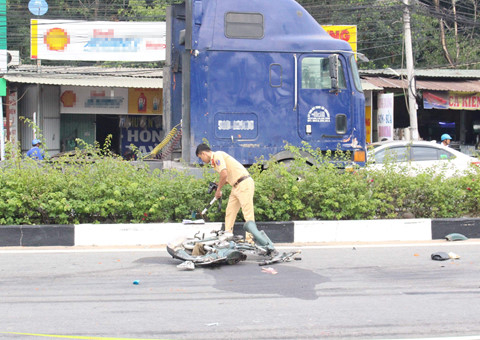 Bị xe ben cuốn vào gầm, một người tử vong tại chỗ