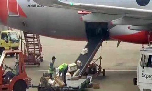 nhanviensanbaynemhanhlykhach-1-7699-8739-154141639