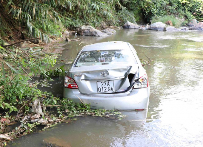 dien-Bien-Xe-con-lao-xuong-suoi-3-nguoi-thuong-von