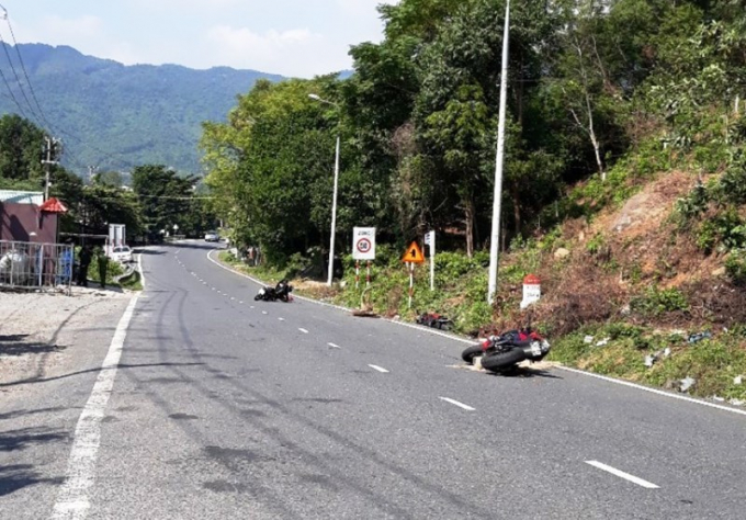 2-mo-to-huc-vang-quan-nhan-bang-qua-duong_lzxh