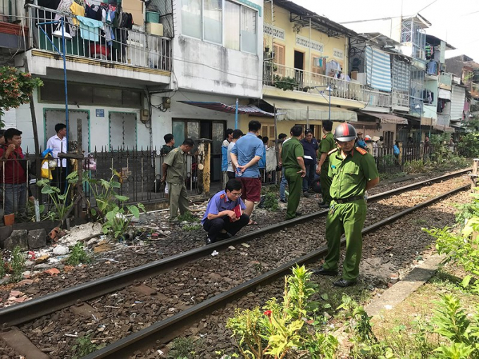 plo-canh-sat-co-mat-kham-nghiem-dieu-tra-lam-ro_zb