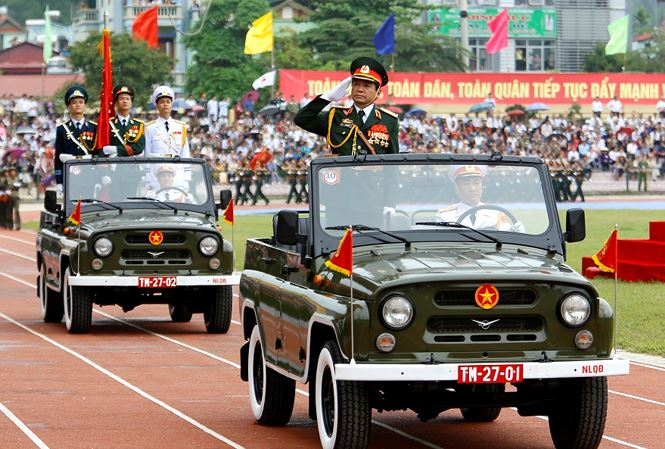 tien_phong_xe_quan_su_luu_hanh_thong_tu_qbrb