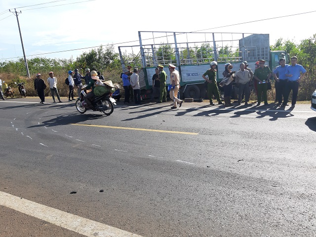 Xe-tai-doi-dau-xe-may-3-chi-em-tu-vong-20190111_15