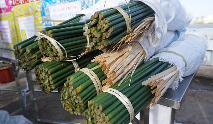 5 Tàu Trường Sa vượt biển chuyển quà Tết ra nhà gi