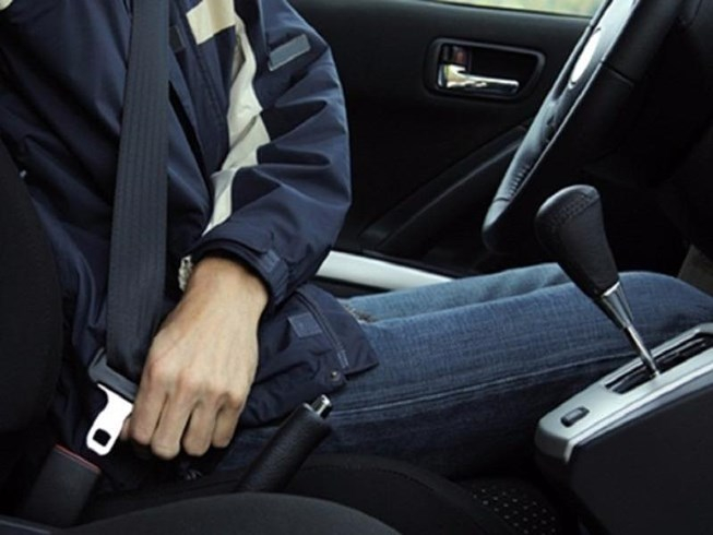 Xử lý mạnh tay người đi ô tô không thắt dây an toà