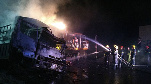 Đâm xe liên hoàn trên quốc lộ 1A, hai người chết c