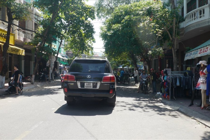 Cấm xuất cảnh tài xế xe Lexus biển 6666 gây TNGT l