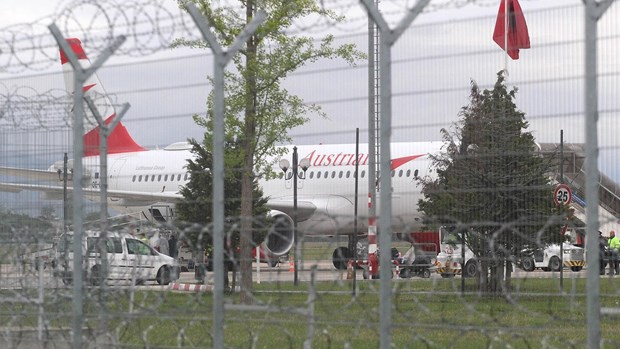 photo-1-1556070419487689513789