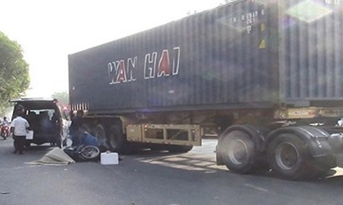 va-cham-voi-container-nguoi-dan-ong-tu-vong