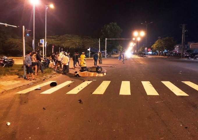 nam-thanh-nien-tu-vong-sau-va-cham-voi-xe-khach-gi