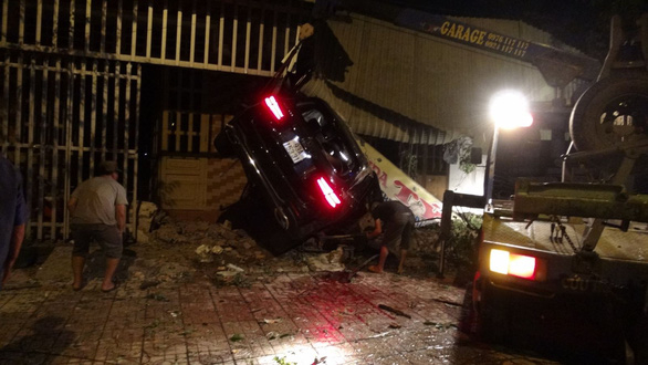 1-1560656410121305365744