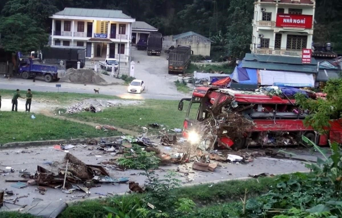 Nhiều xe vận tải Lào hết hạn lưu hành nhưng cố tìn