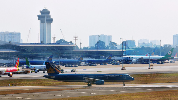 Đường băng Tân Sơn Nhất, Nội Bài có thể đóng cửa b